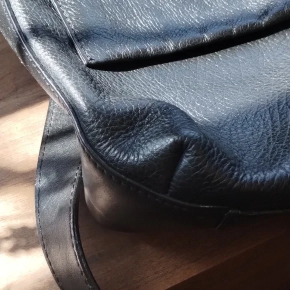 Kenneth Cole Reaction Laptop Messenger Bag - Picture 6 of 16